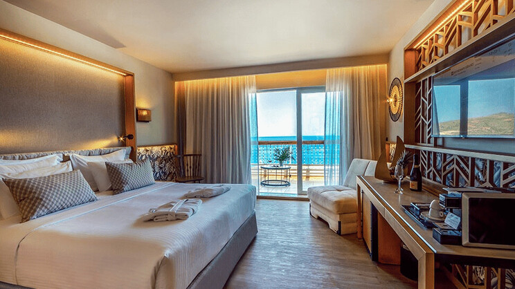 Deep Blue Bungalow with Sea View